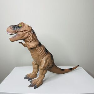 Toys R Us Dinosaur T Rex 16" T 22" L Large Soft Rubber Maidenhead Jurassic HUGE